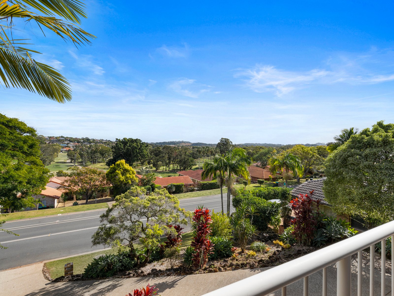 166 Darlington Drive BANORA POINT 3