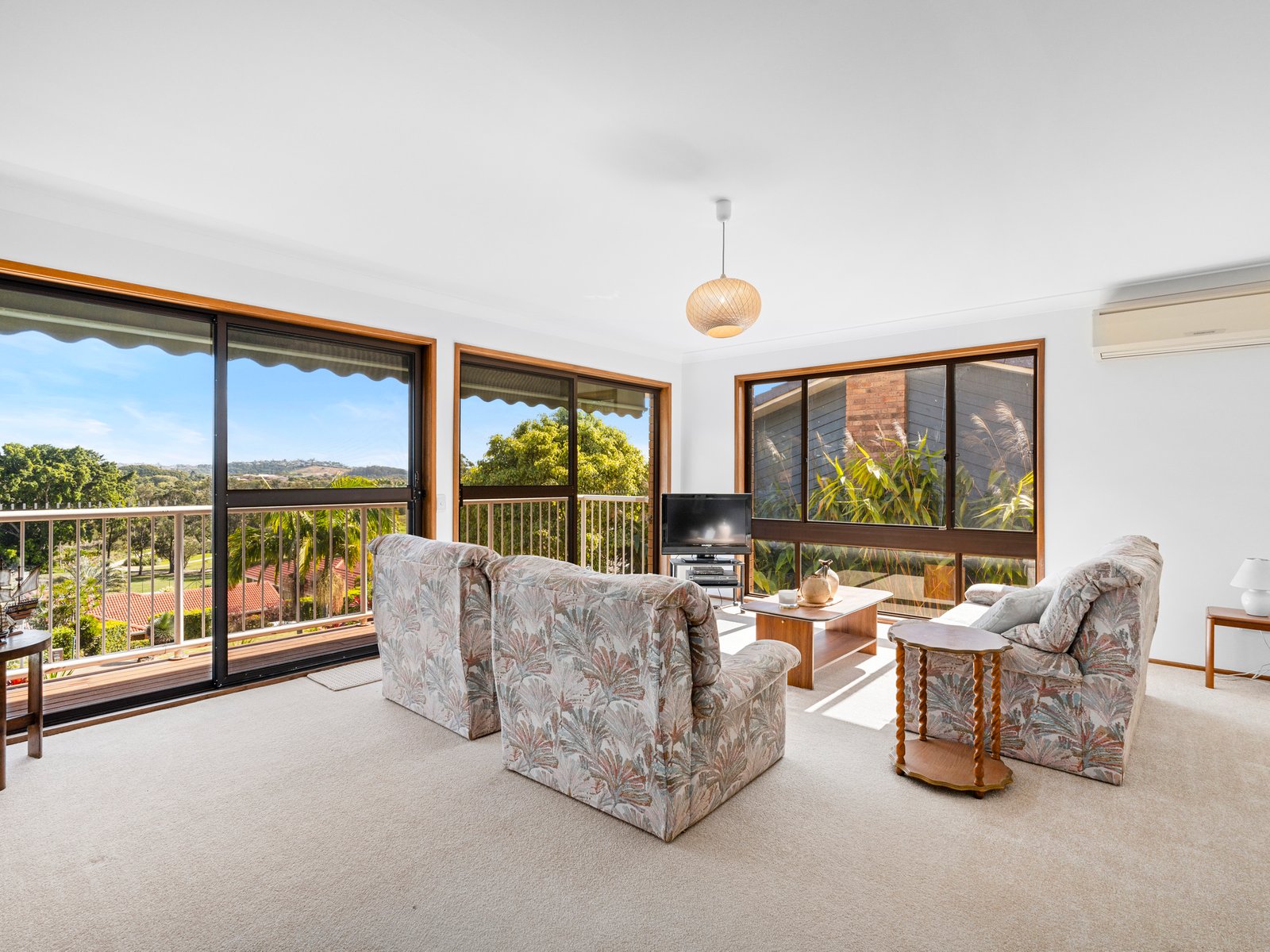 166 Darlington Drive BANORA POINT 4