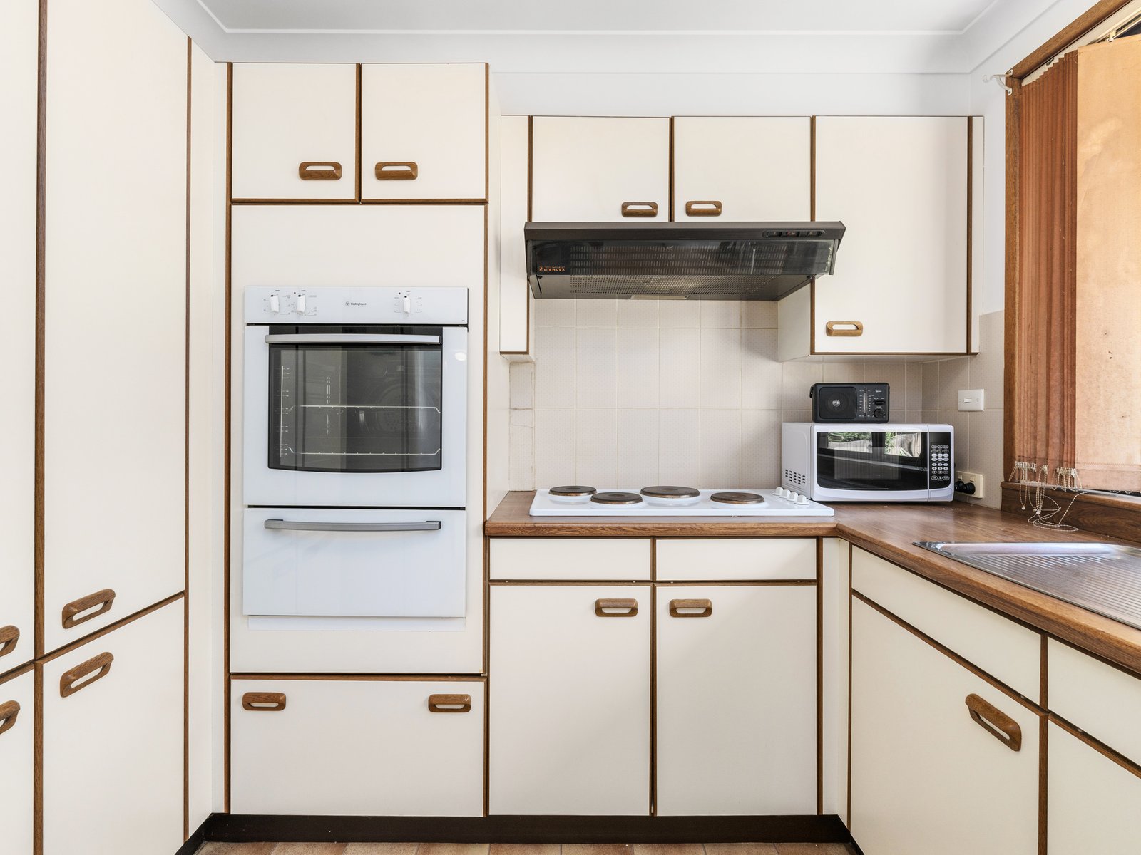 166 Darlington Drive BANORA POINT 7