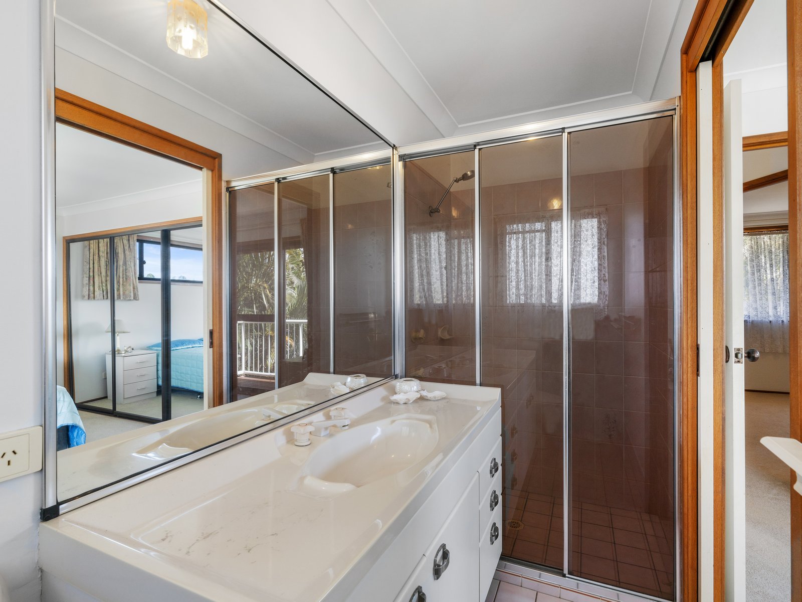 166 Darlington Drive BANORA POINT 9