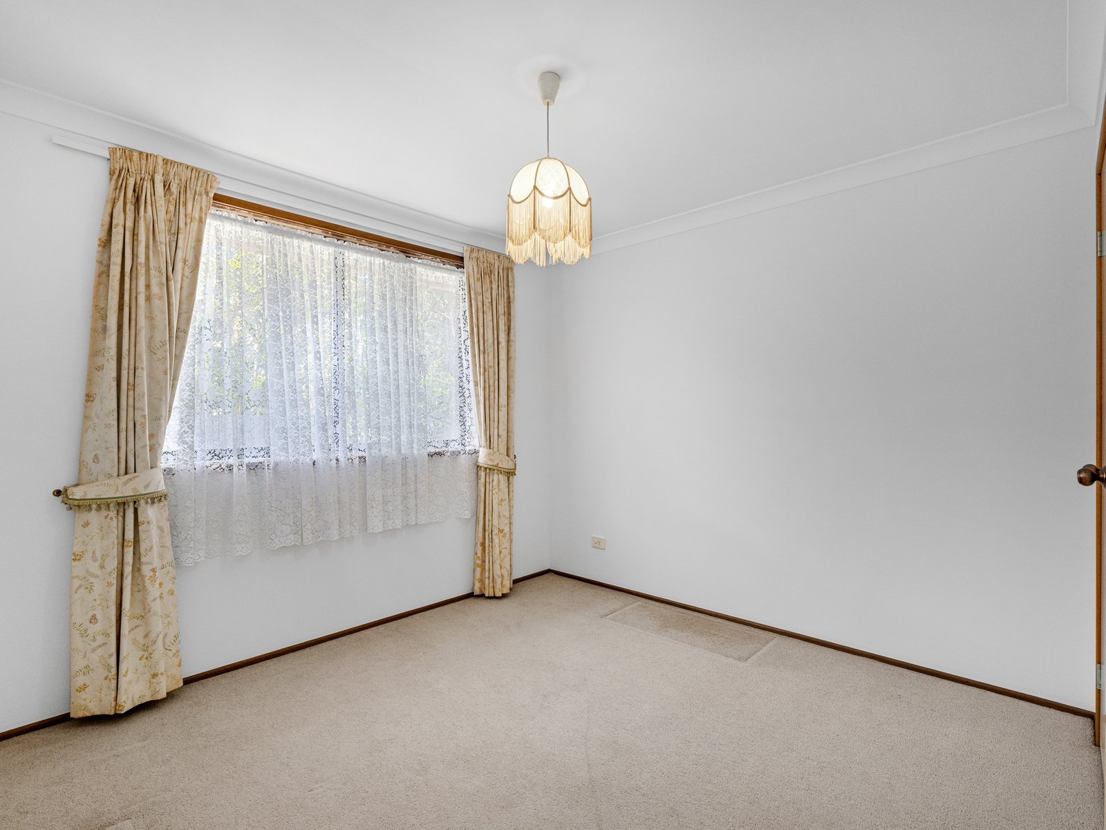 166 Darlington Drive BANORA POINT 11