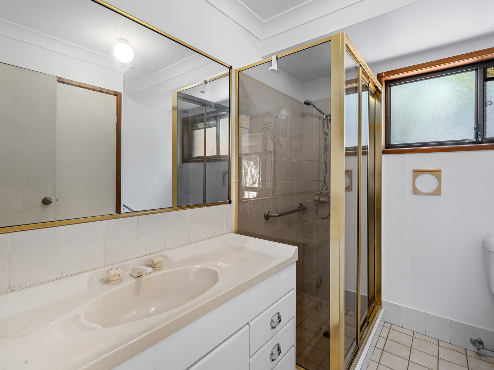 166 Darlington Drive BANORA POINT 14