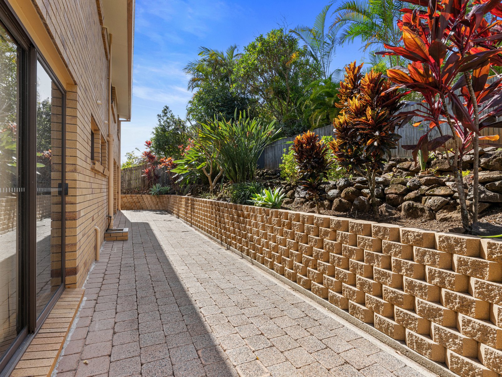 166 Darlington Drive BANORA POINT 15