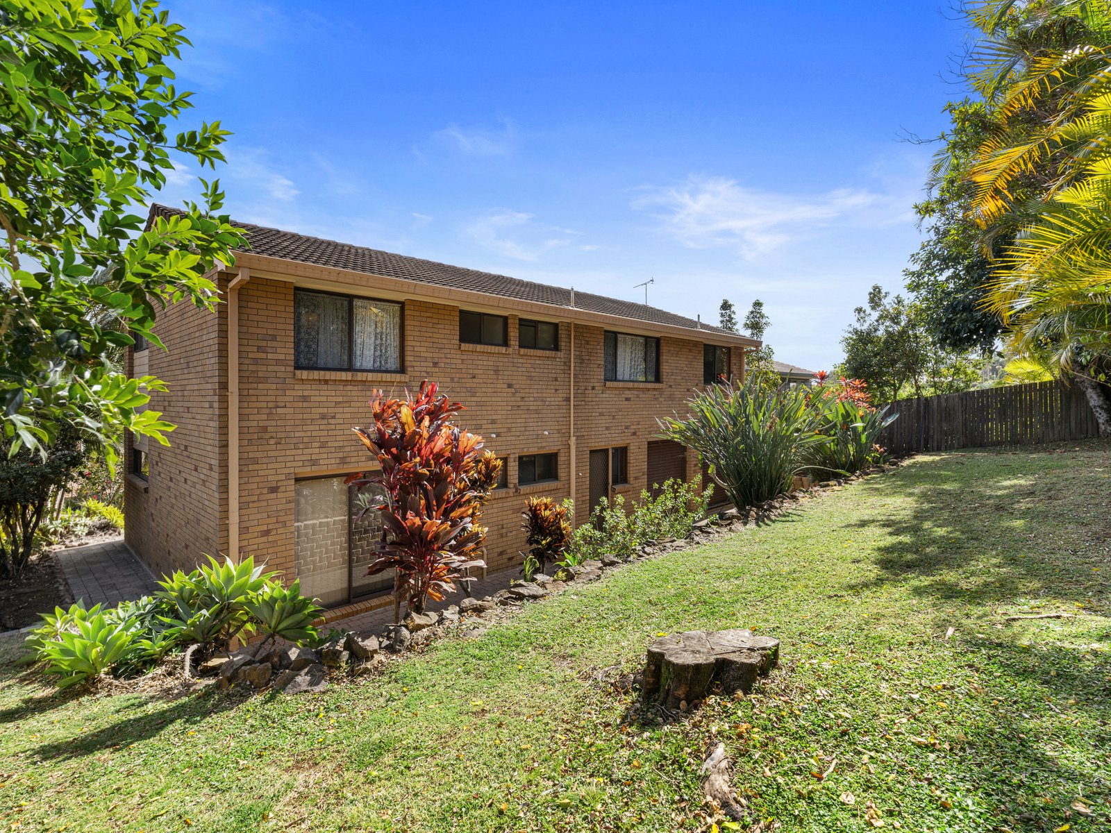 166 Darlington Drive BANORA POINT 16