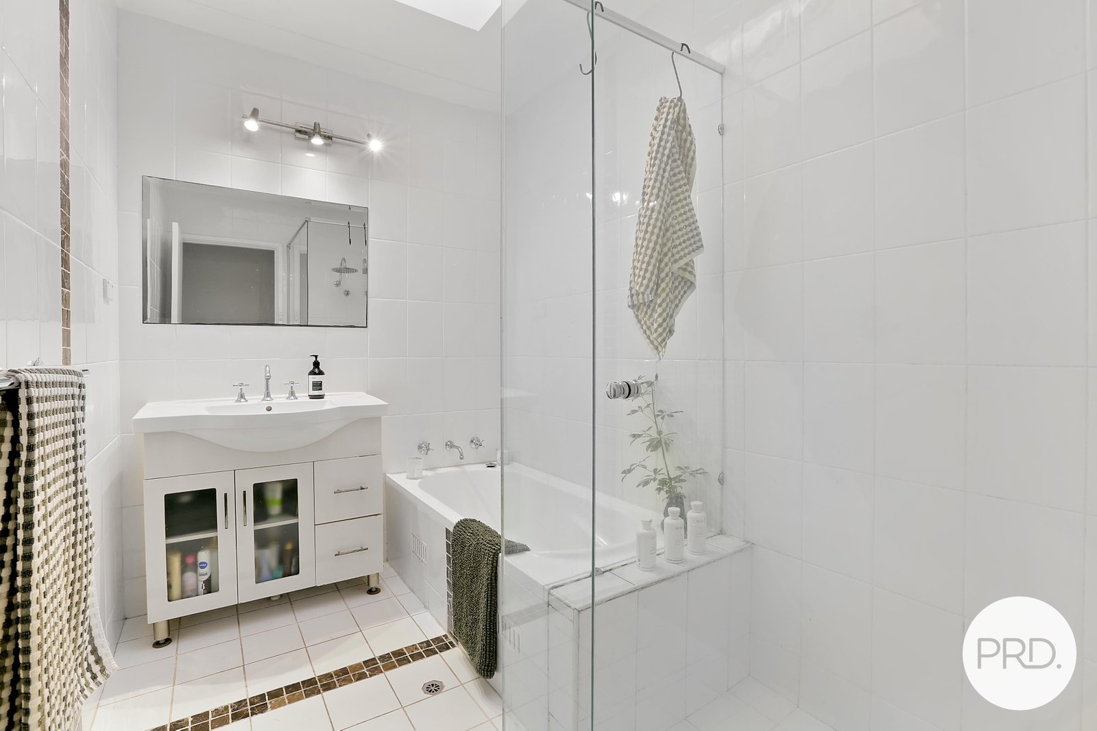 166 Lakelands Drive DAPTO 7