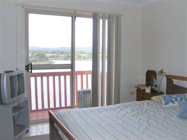 16/6 Lowood Street VARSITY LAKES 5