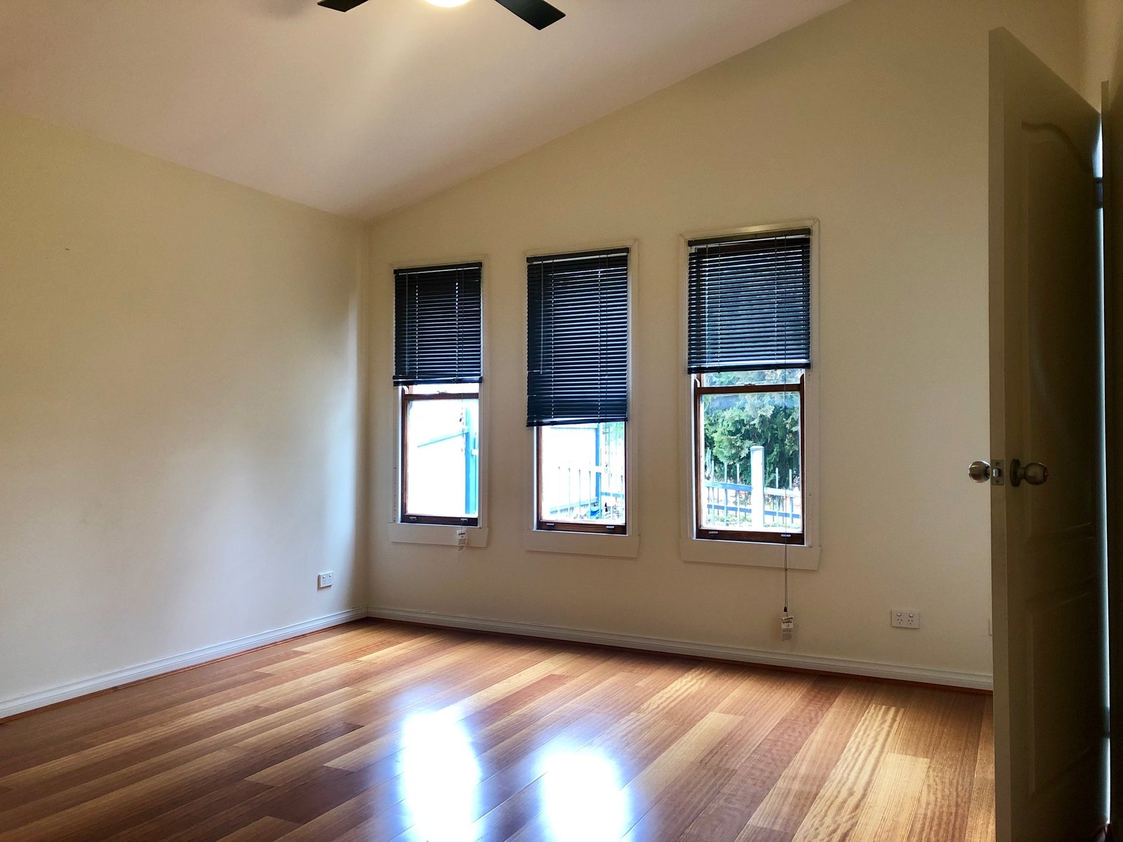 1/679 Pearsall Street HAMILTON VALLEY 9