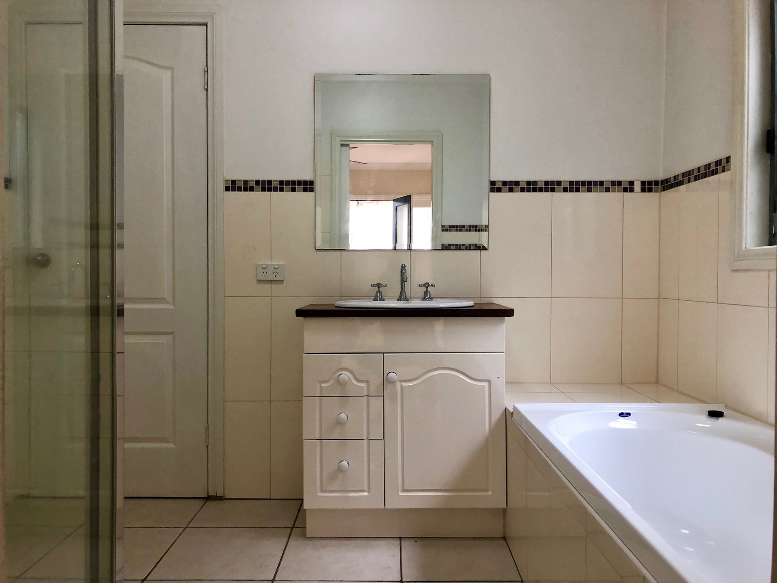 1/679 Pearsall Street HAMILTON VALLEY 10