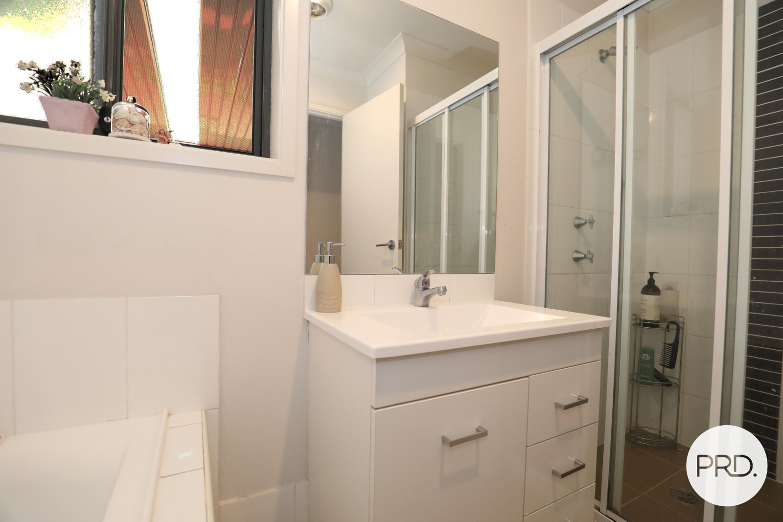 168 MacFarlane Burnet Avenue MACGREGOR 6