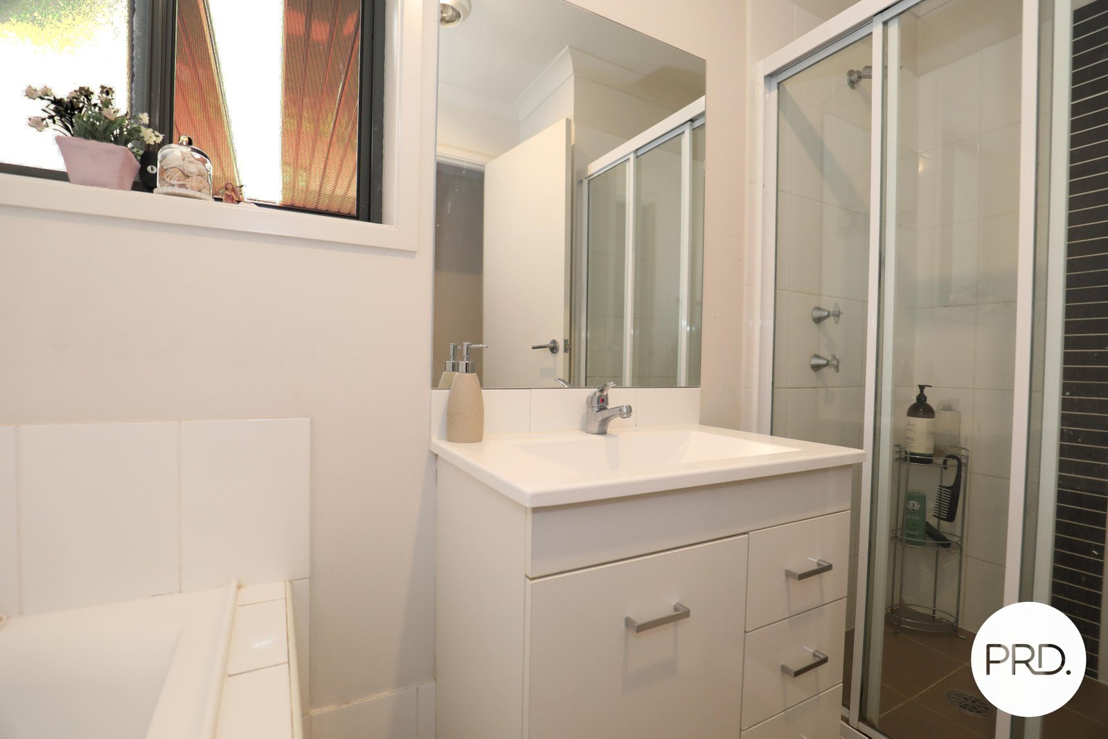 168 MacFarlane Burnet Avenue MACGREGOR 15