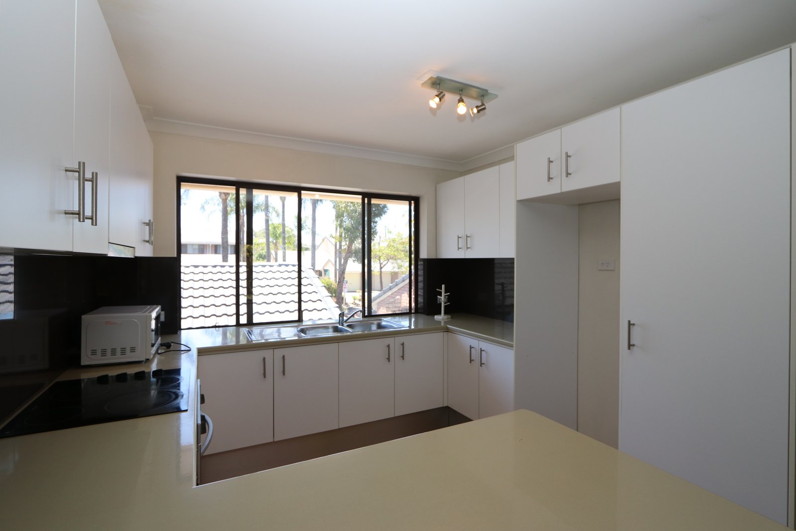 16/86 Lawrence Drive NERANG 2