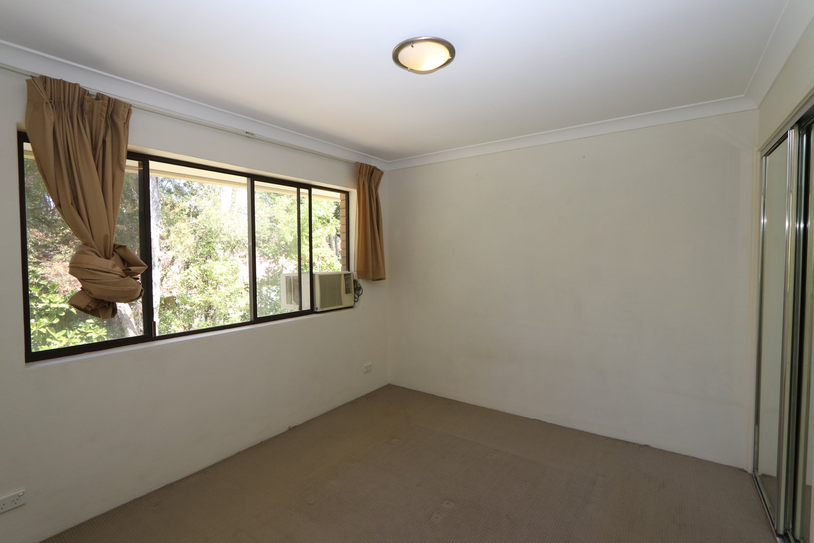 16/86 Lawrence Drive NERANG 5