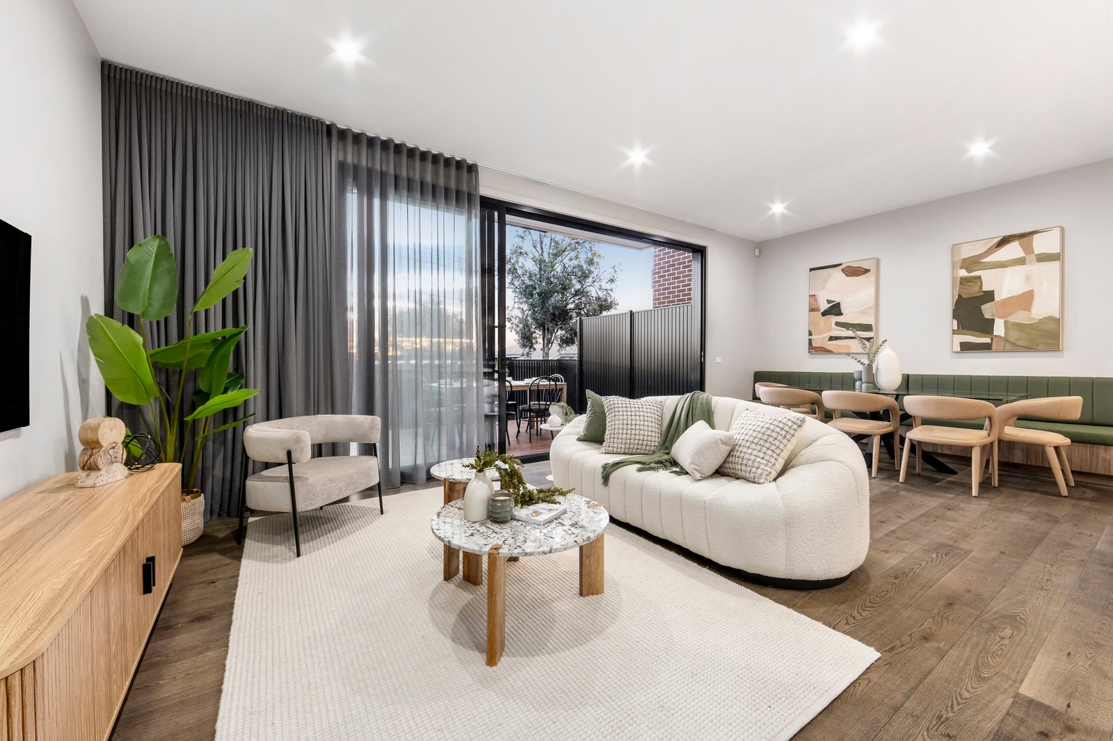 Gallery: 1687 Dandenong Road