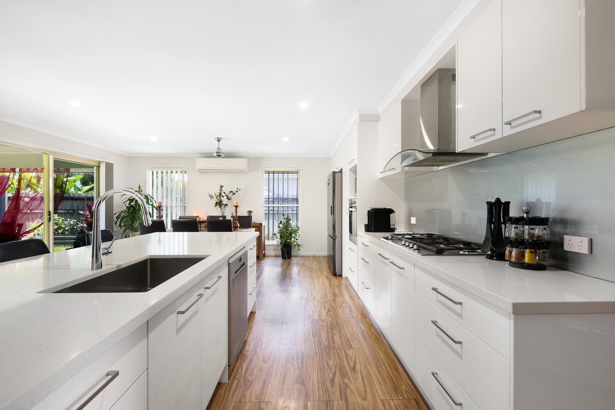 169 Christine Avenue BURLEIGH WATERS 8