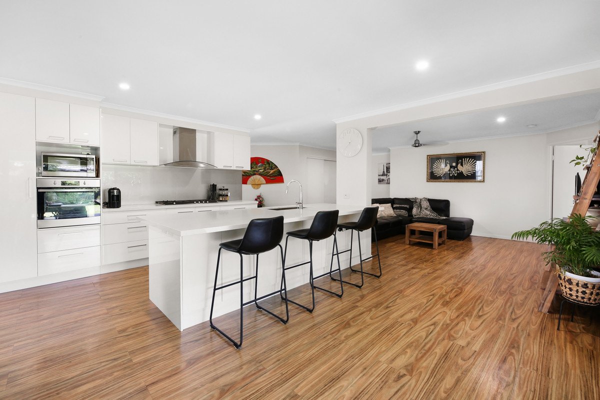 169 Christine Avenue BURLEIGH WATERS 9