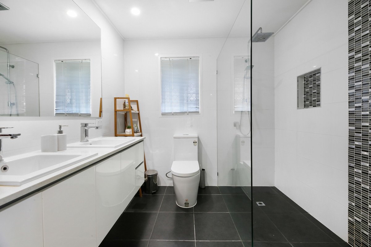 169 Christine Avenue BURLEIGH WATERS 17