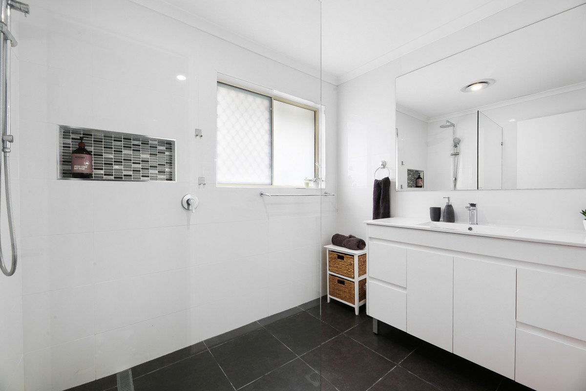 169 Christine Avenue BURLEIGH WATERS 20