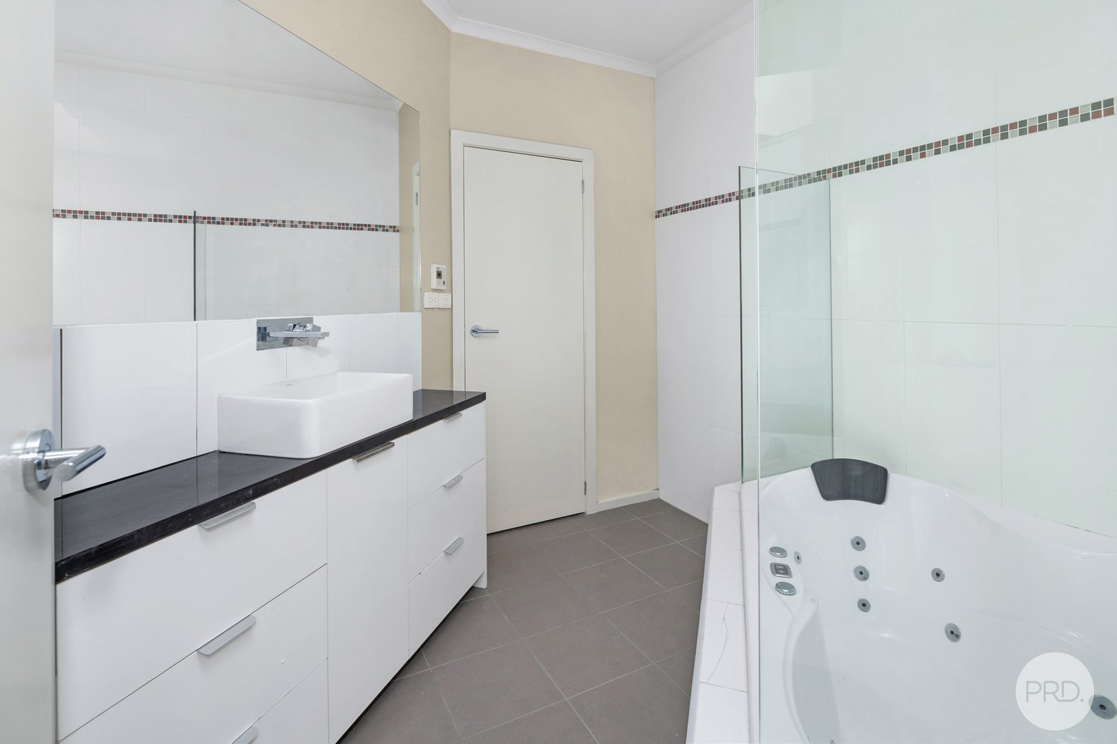 1/69 Gillies Street South ALFREDTON 5