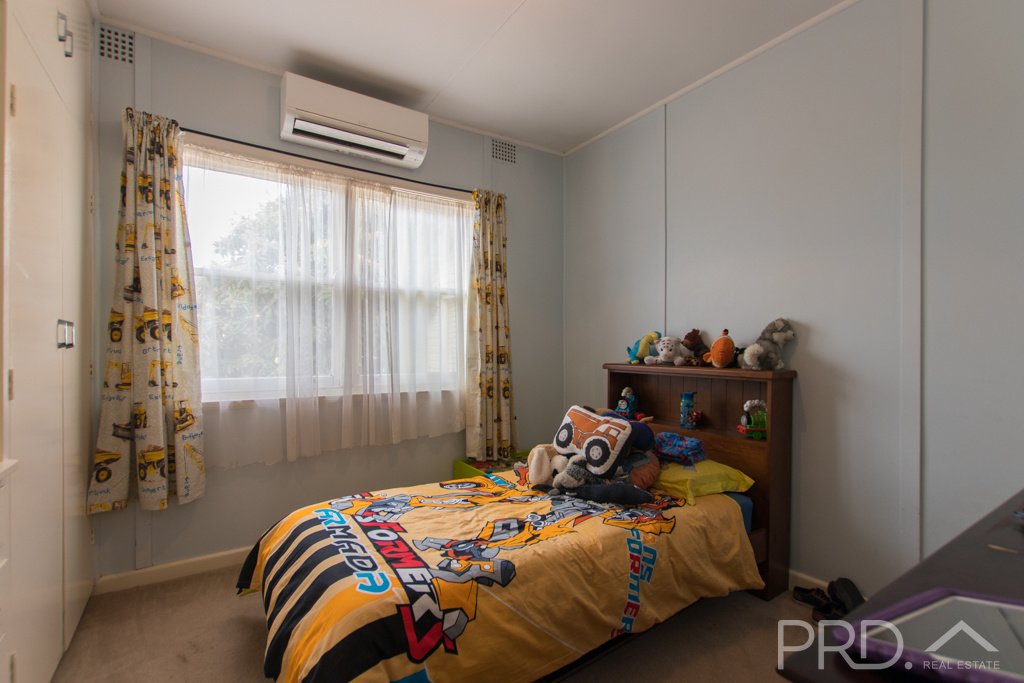 169 Simpson Street TUMUT 8