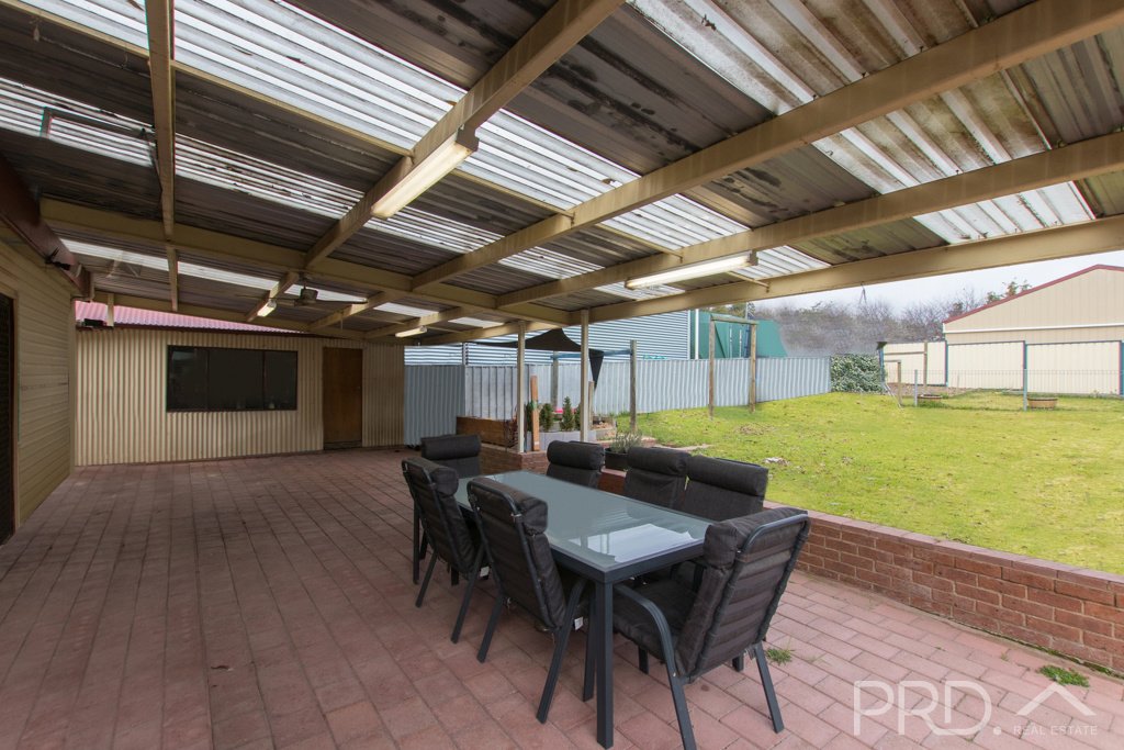 169 Simpson Street TUMUT 11