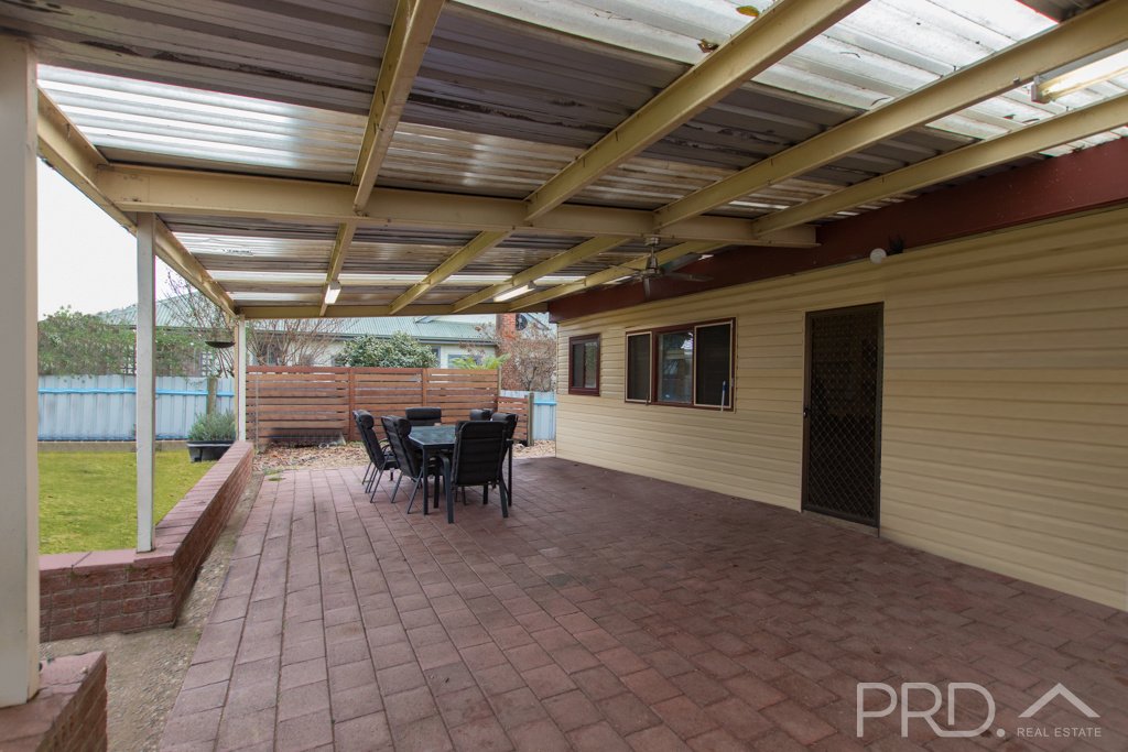 169 Simpson Street TUMUT 12