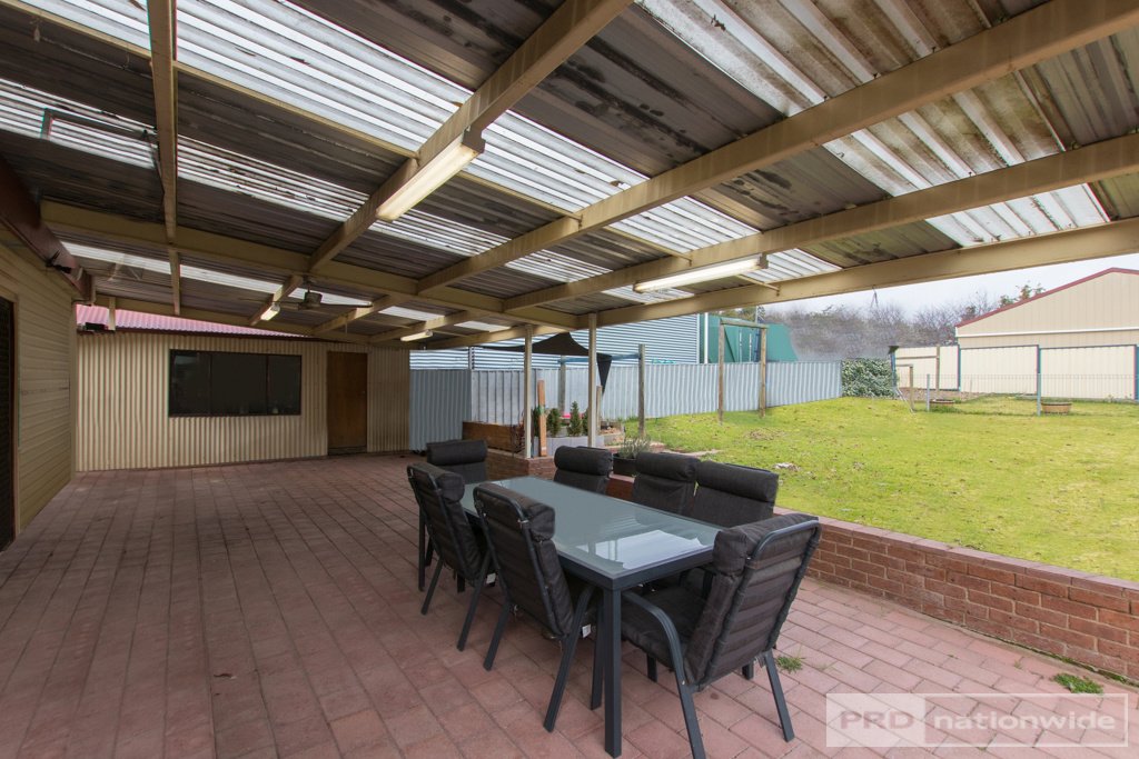169 Simpson Street TUMUT 11