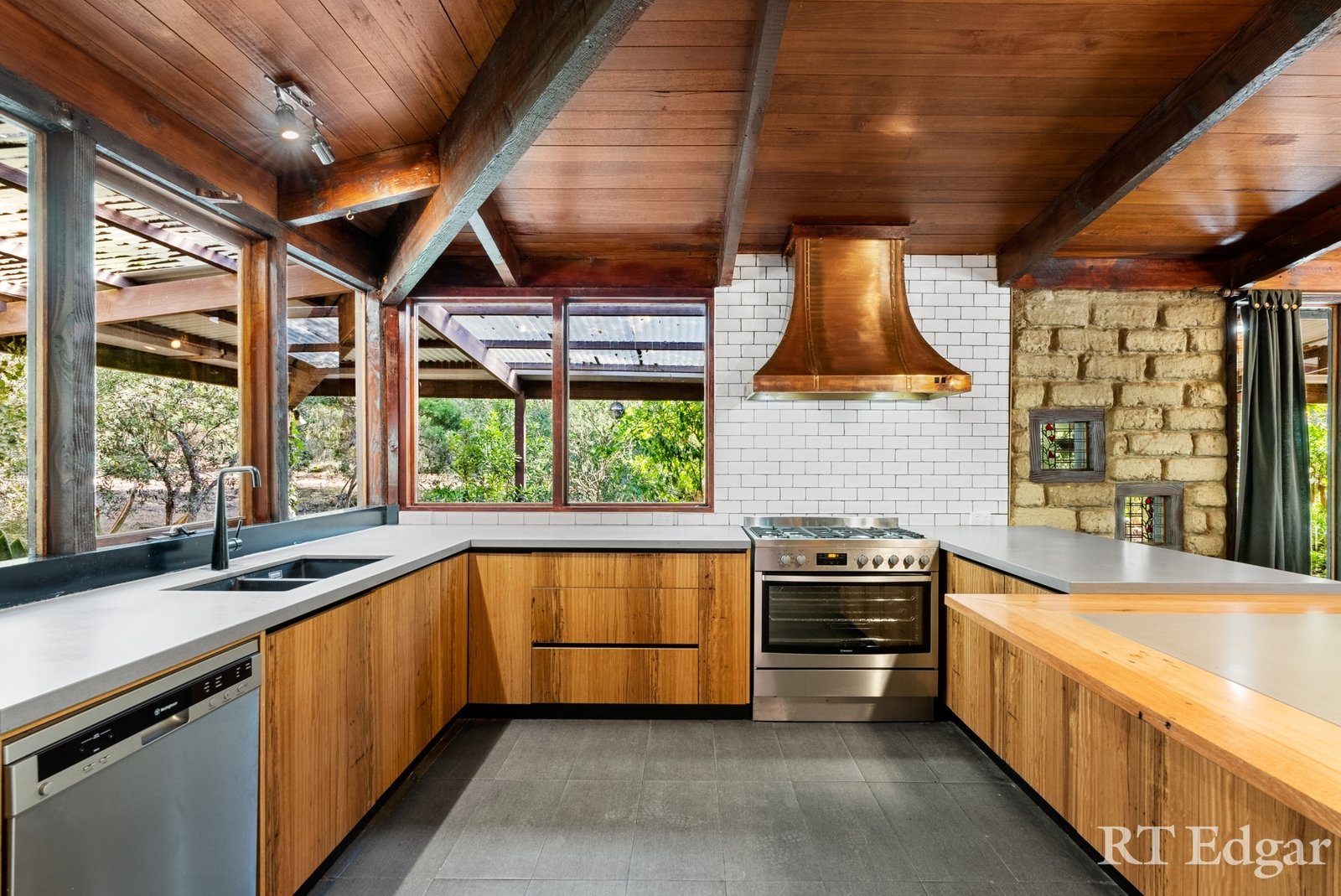 Real Estate and Property in 169 Walkers Road, Woodend, VIC