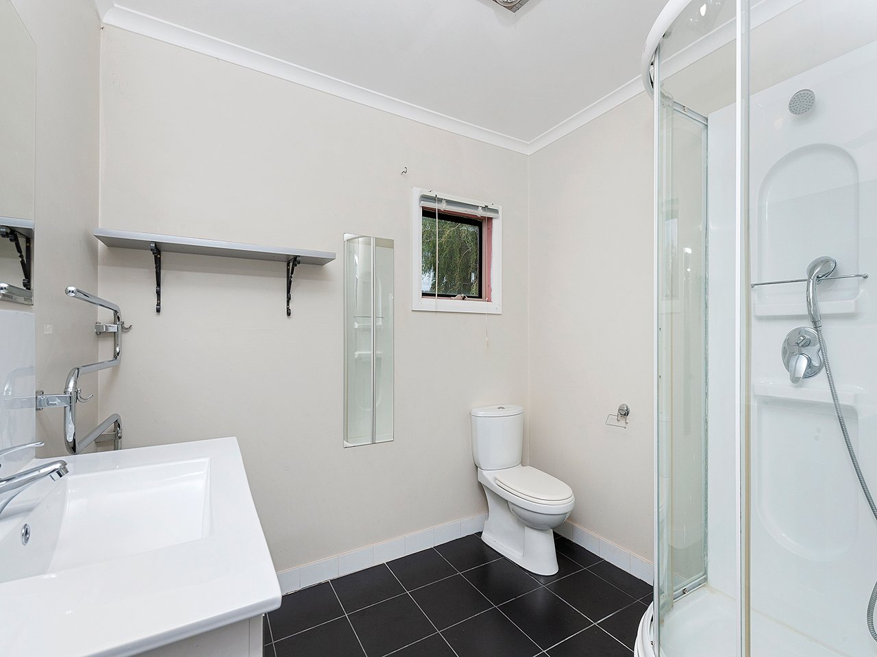 1690 Midland Highway BAGDAD 8