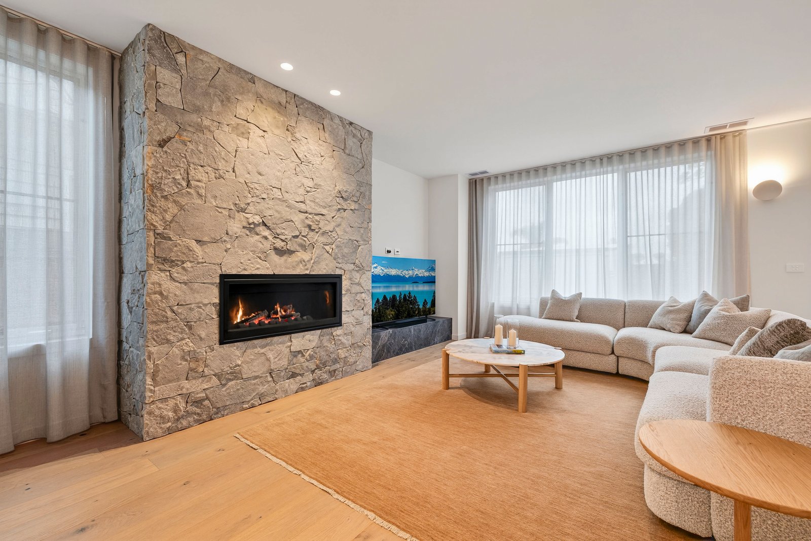 Gallery: 1695 Dandenong Road