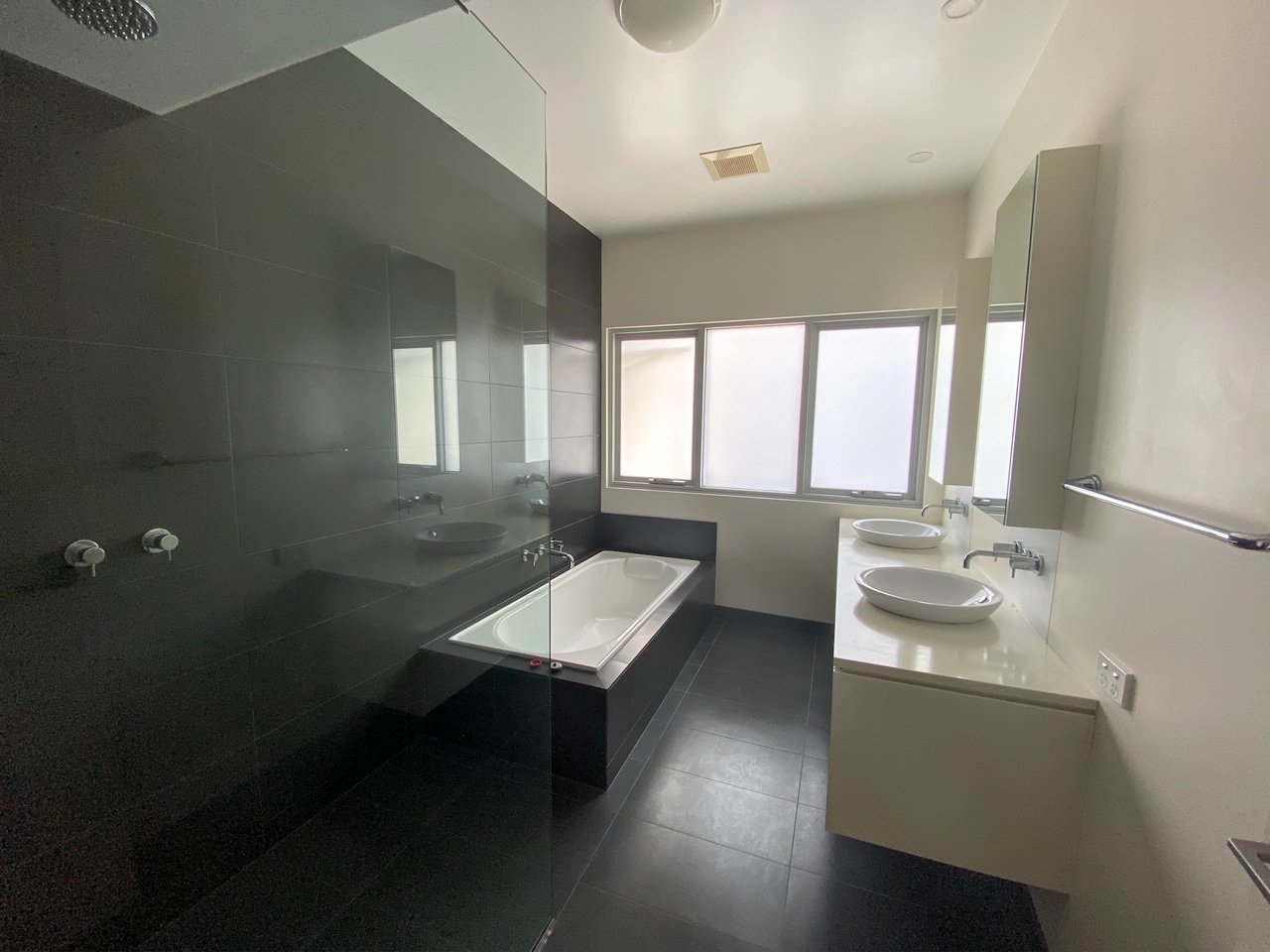 16A Ocean Esplanade BLACKMANS BAY 7