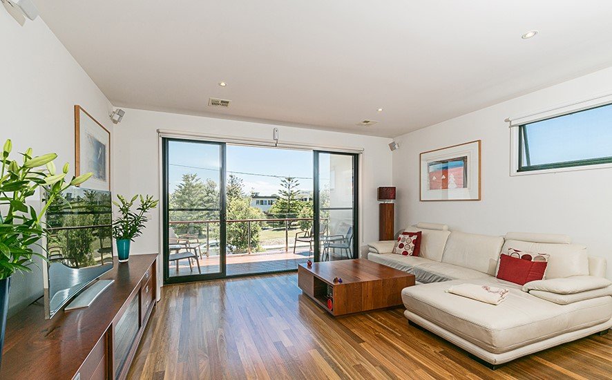 Gallery: 16a Showers Avenue