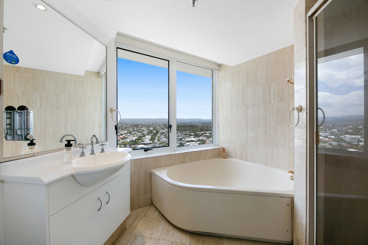 16C/3 Second Avenue BURLEIGH HEADS 9