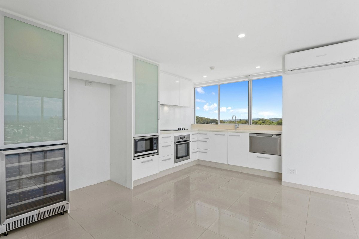 16F/52 Goodwin Terrace Burleigh Heads 15