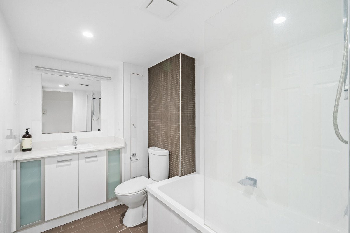16F/52 Goodwin Terrace Burleigh Heads 22