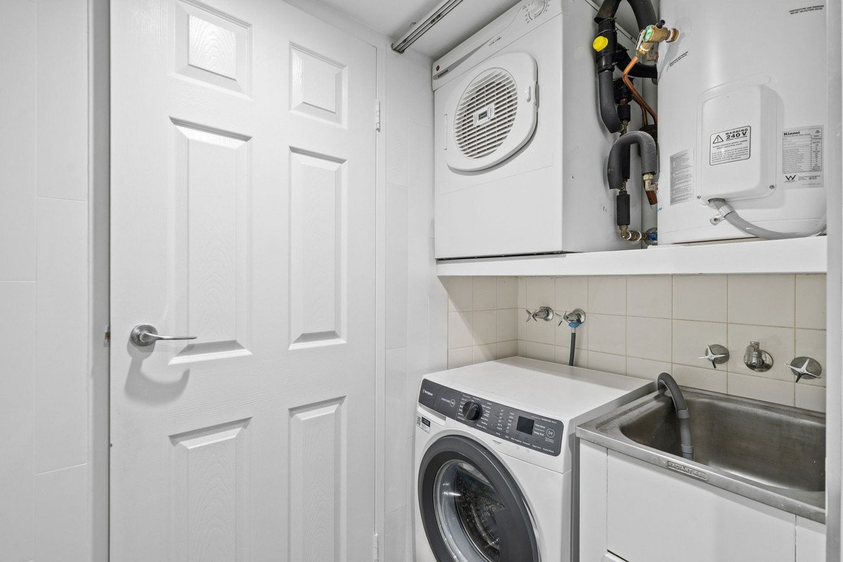 16F/52 Goodwin Terrace Burleigh Heads 23