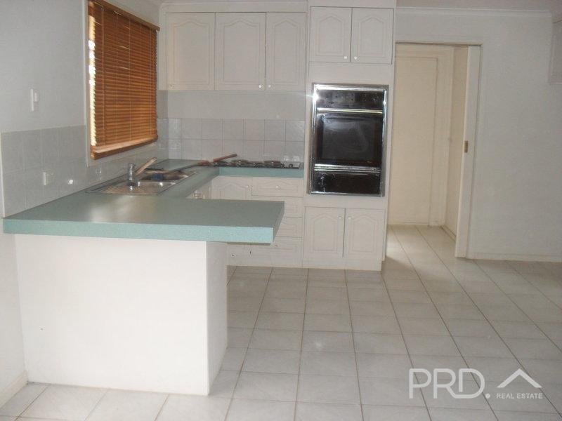 17 Adelaide Street GOL GOL 2