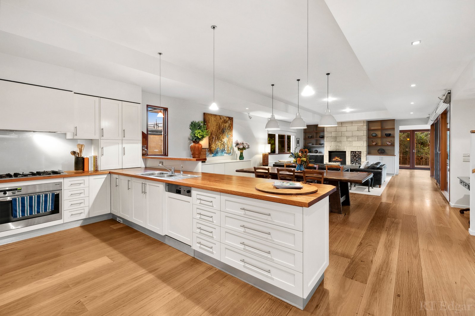 Real Estate and Property in 17 Albert Street, Point Lonsdale, VIC