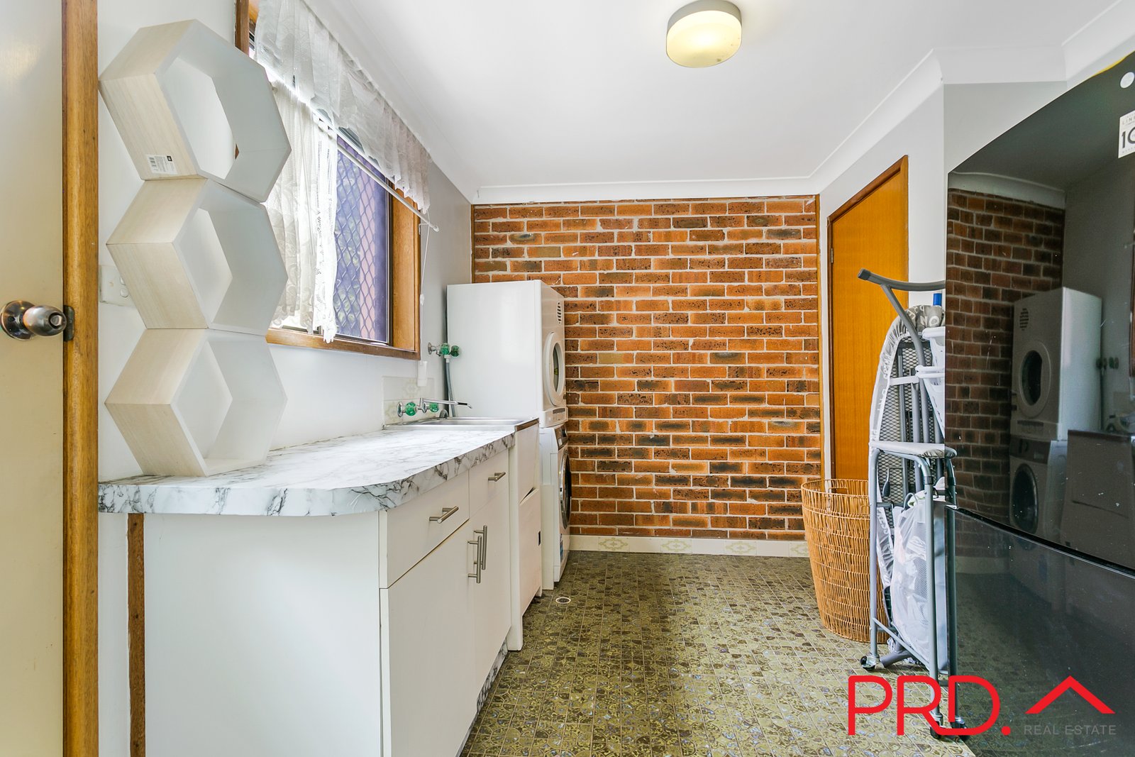 17 Amaroo Road TAMWORTH 15