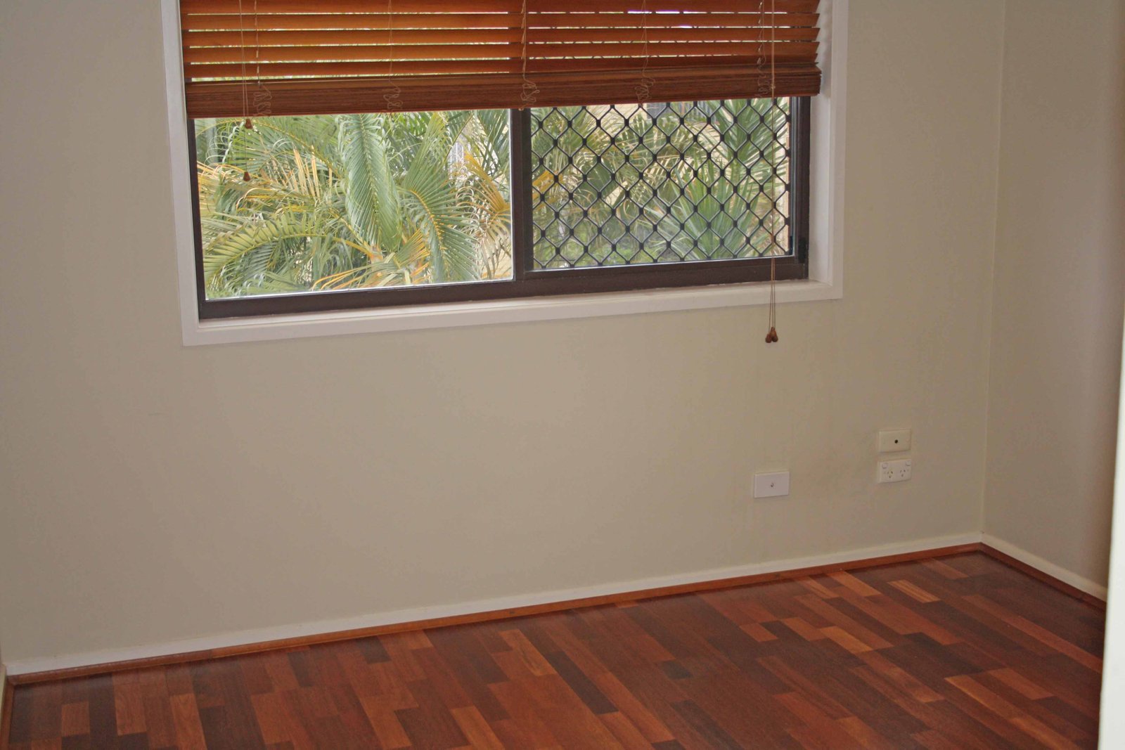 1/7 Aquila Court MERMAID WATERS 10