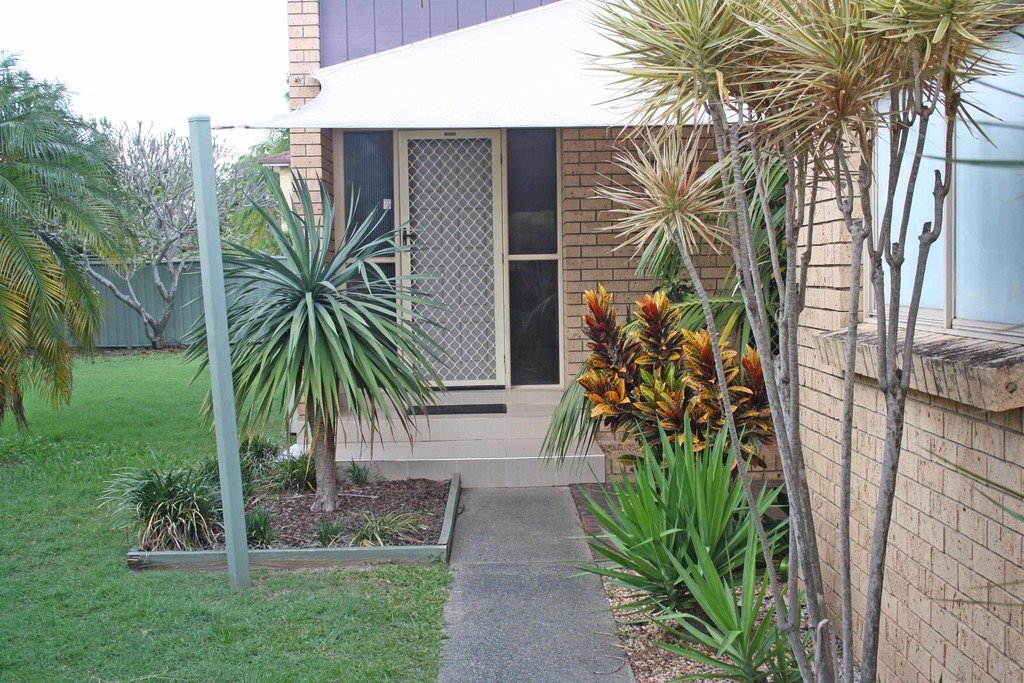 1/7 Aquila Court MERMAID WATERS 2