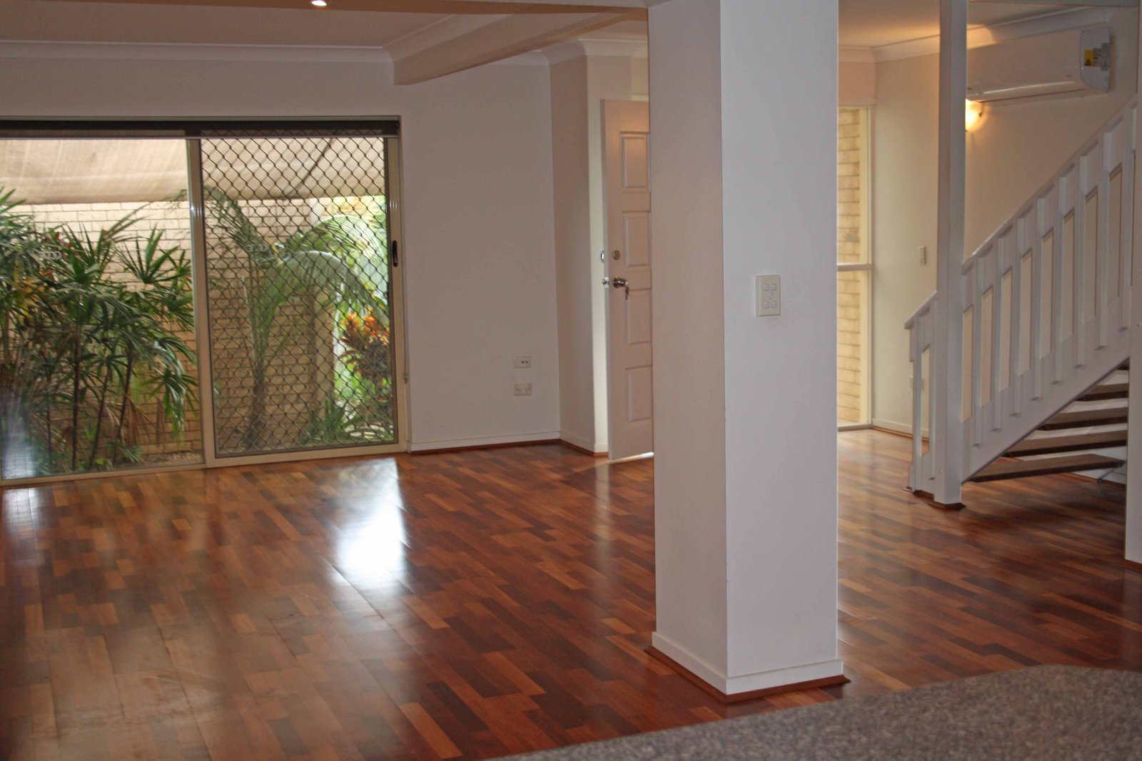 1/7 Aquila Court MERMAID WATERS 6