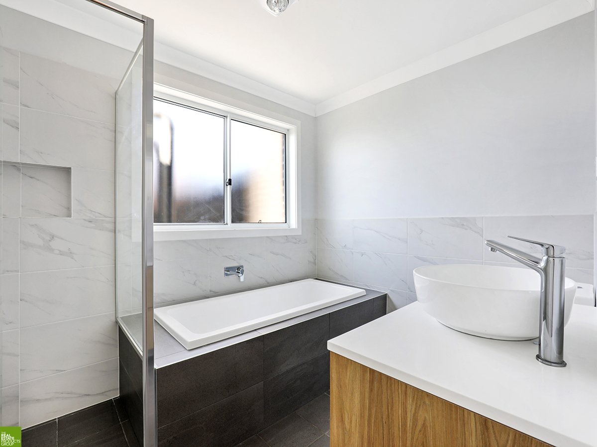 17 Ashton Close ALBION PARK 10