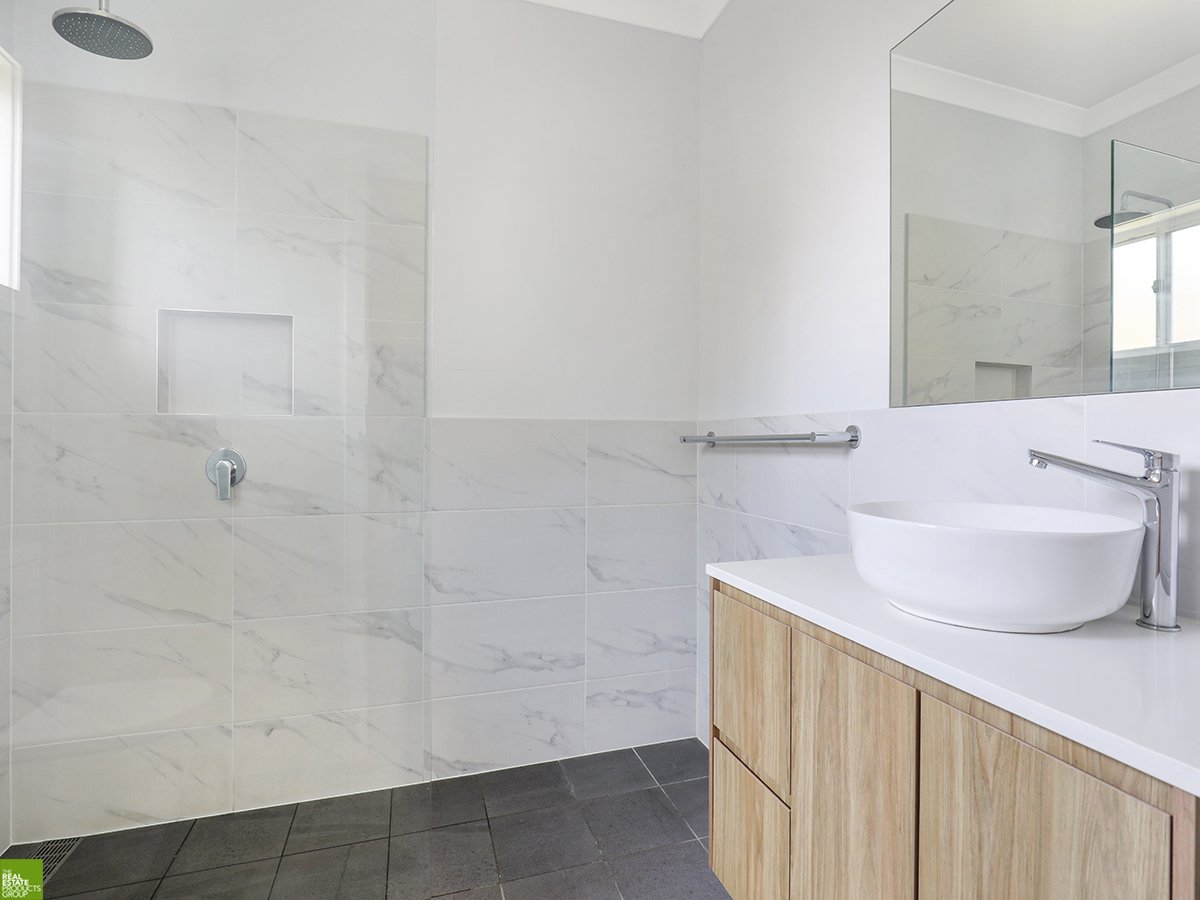 17 Ashton Close ALBION PARK 8