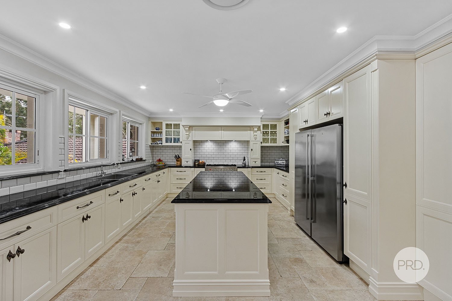 17 Banksia Place LUGARNO 4