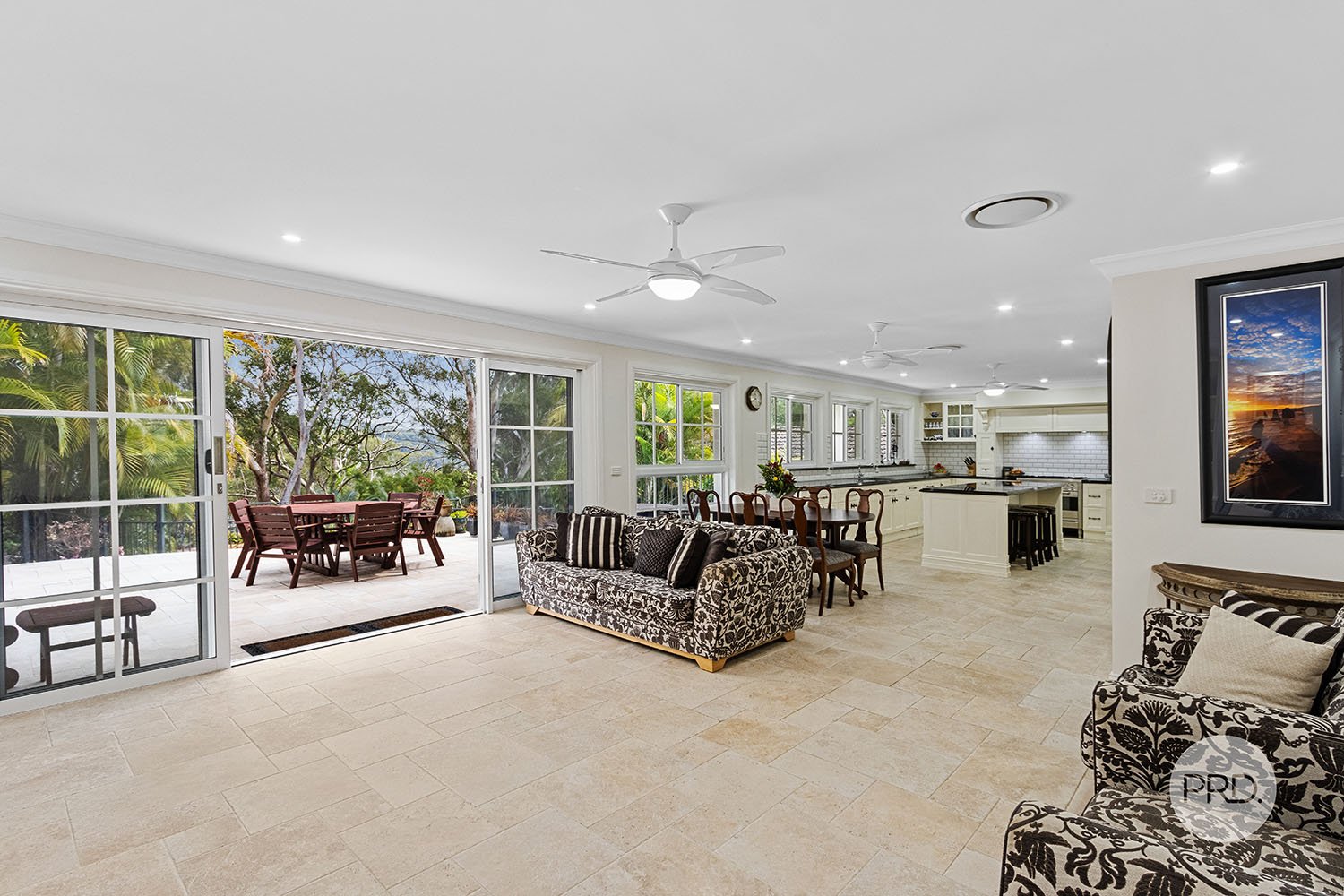 17 Banksia Place LUGARNO 7