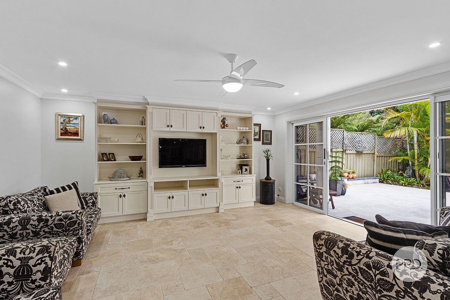 17 Banksia Place LUGARNO 8