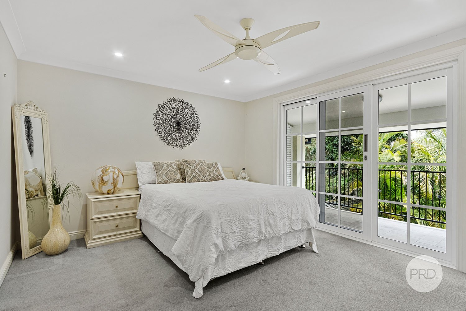 17 Banksia Place LUGARNO 11