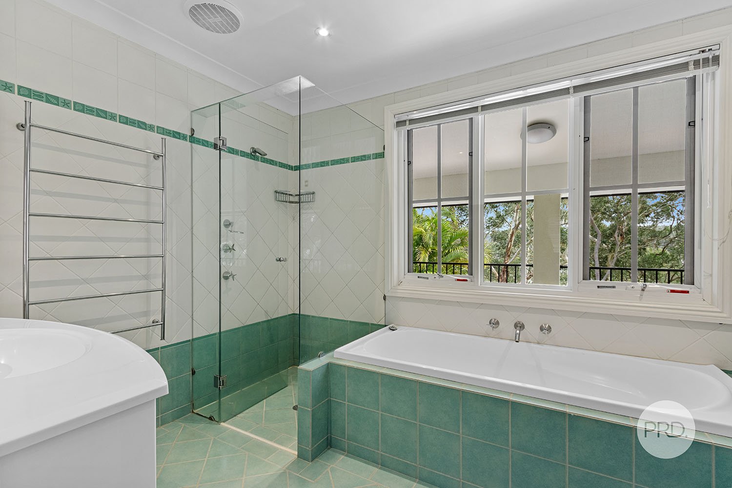 17 Banksia Place LUGARNO 12