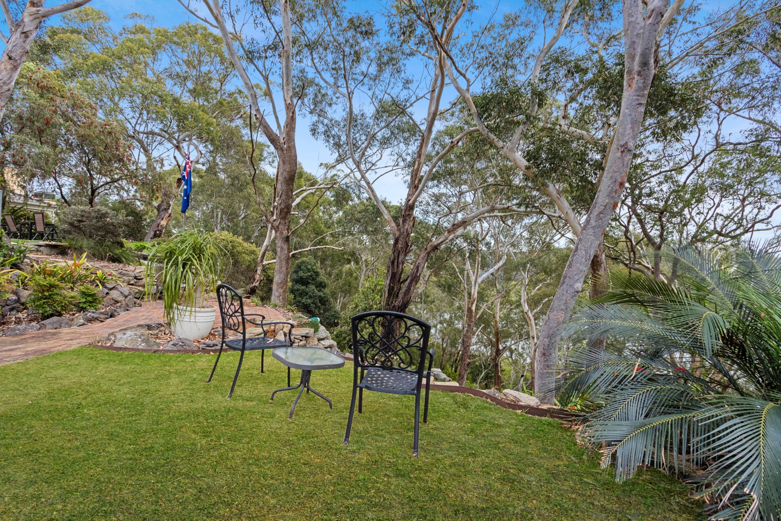 17 Banksia Place LUGARNO 14