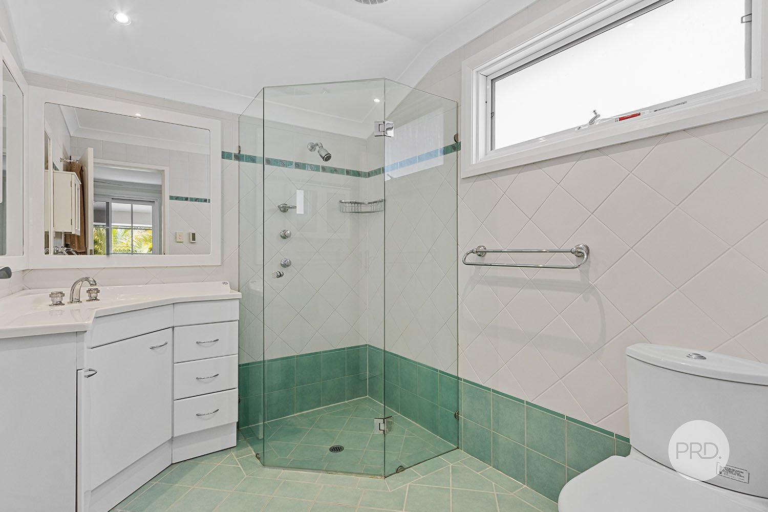 17 Banksia Place LUGARNO 15